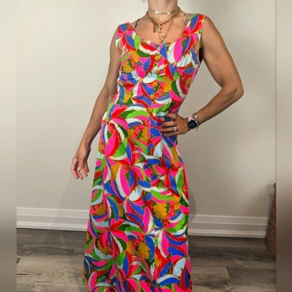 SLEEVELESS Vibrant 🌈💗 boho 70s maxi dress!! Stunning!
